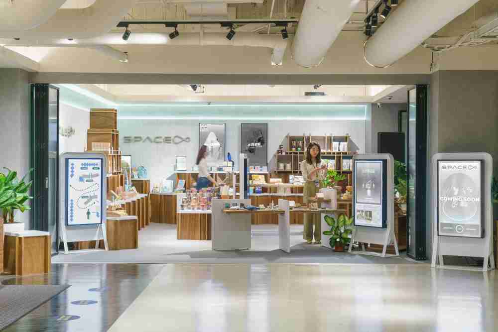 PG国际打造永续选物商店，，，，展示社企及社创商品，，，，结合创利空间所开发的智能零售系统，，整合多元产品信息，，，让无人商店扮演公益行动的推手