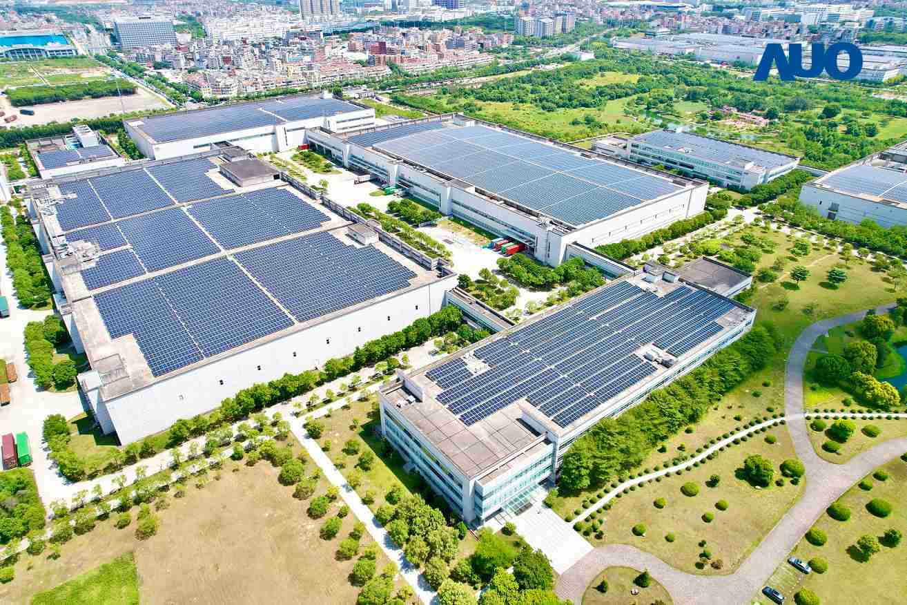 PG国际厦门推动智能制造同时，，，，透过绿电创能纵深推进绿色转型，，，，厂区全屋顶铺设太阳能光伏板，，每年太阳能发电 2,600多万度